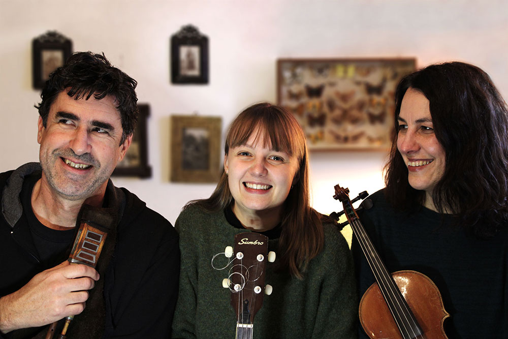 Violon : Zsófi Várkonyi | Banjo : Emma Cousteix | Chabrette : Julien Fauchier